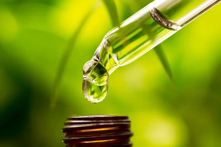 How to Get Rid of Sebaceous Filaments: Best Tea Tree & Cleansing Oils (2026) article image