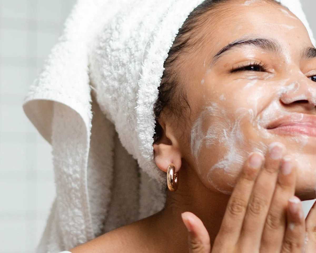 5 Best Gentle Cleansers for a Damaged Skin Barrier article image