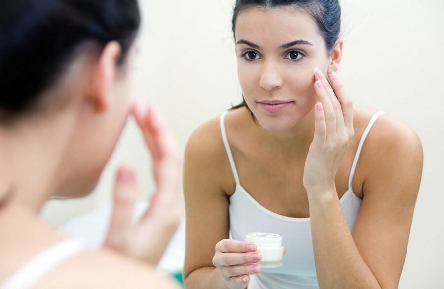 7 Best Tinted Moisturizers for Mature Skin article image