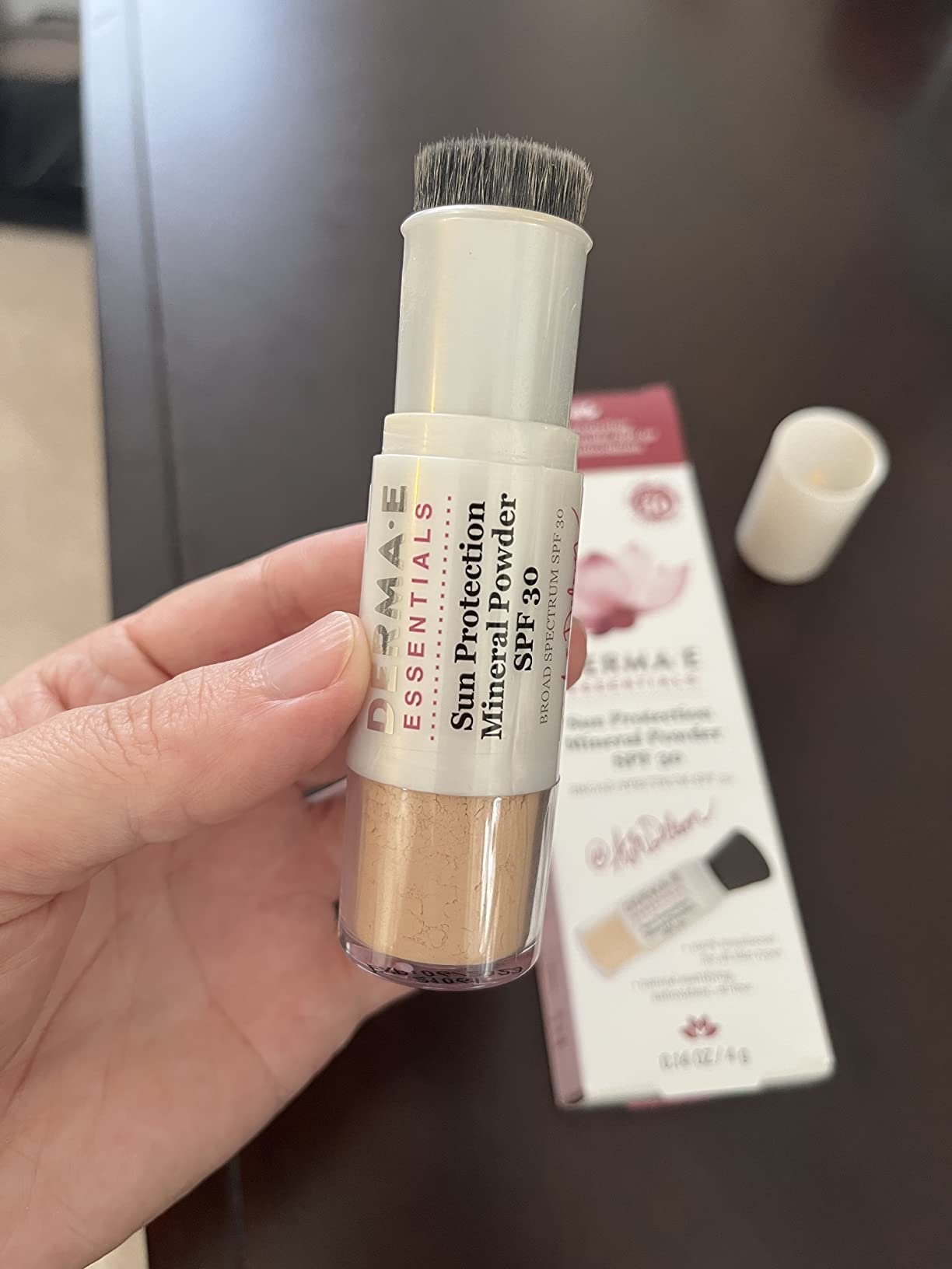 DERMA E Sun Protection Mineral Powder SPF 30 brush applicator