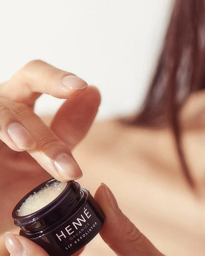 Best Organic Lip Scrubs for Chapped Lips 2025