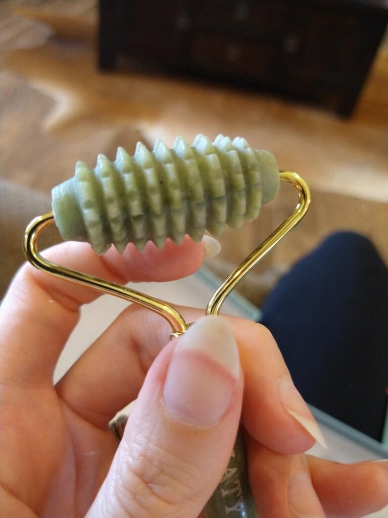 Best Affordable Jade Rollers 2025 for Puffiness & Wrinkle Care | Natural Glow 8 Best Affordable Jade Rollers 2025