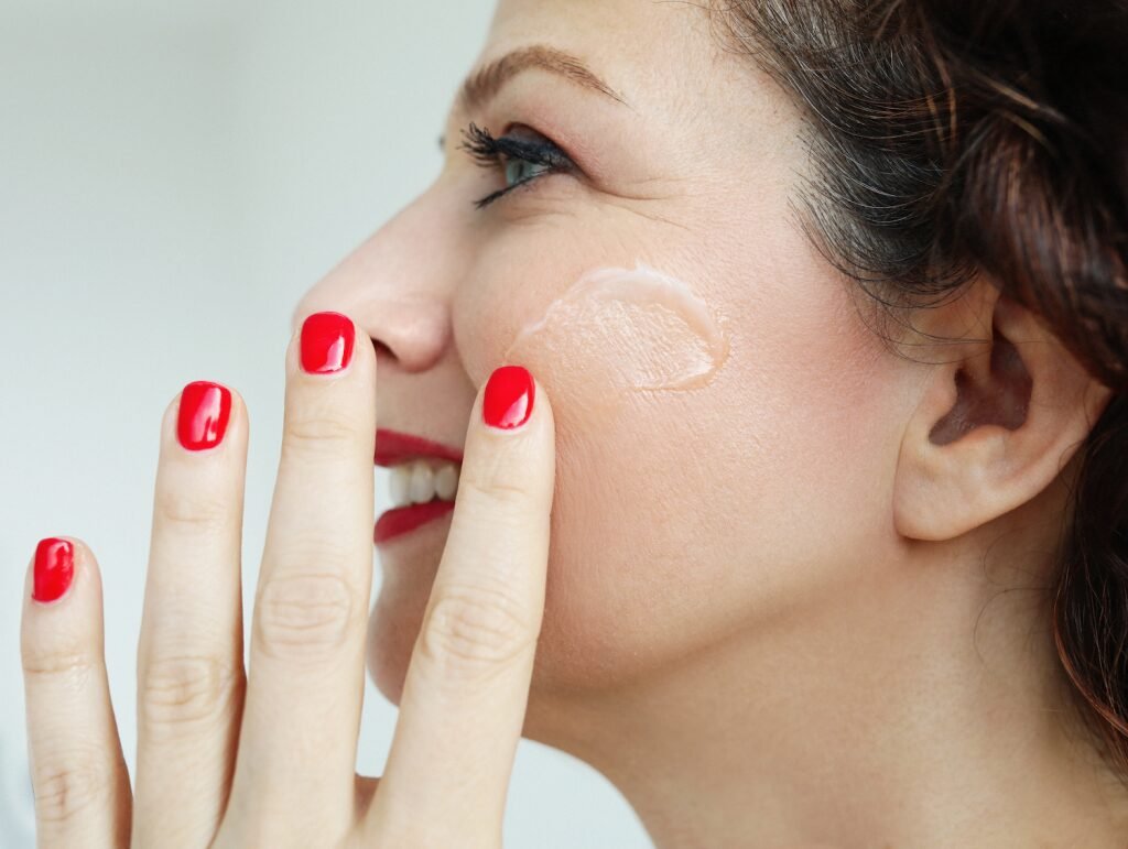 Best Cleansing Oils 2025 for Heavy Makeup | Deep Clean Without Clogging Pores