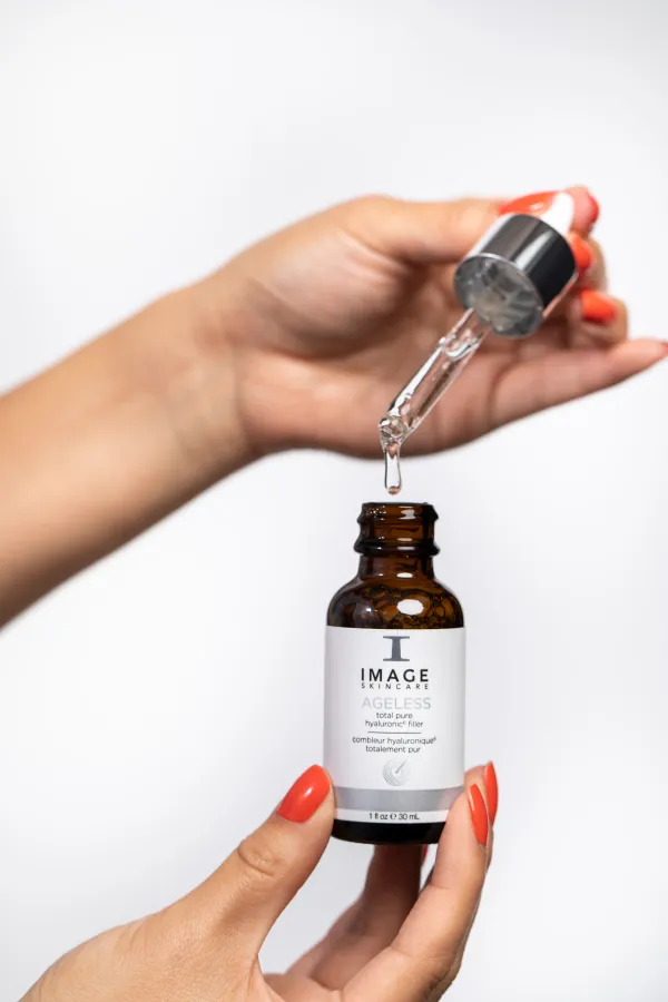 AGELESS TOTAL PURE HYALURONIC6 FILLER LIFESTYLE 02