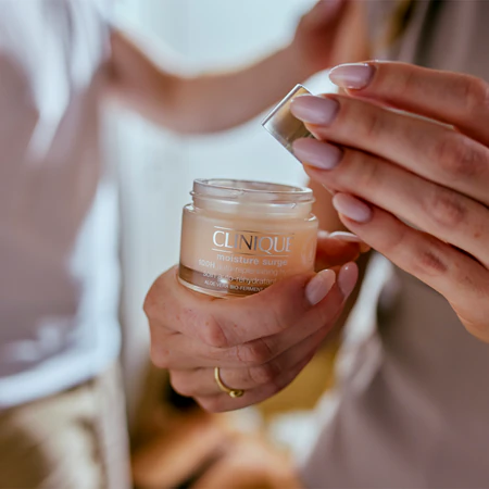 Best Luxury Winter Moisturizers 2025 | Deep-Hydrating Creams for Cold-Weather Skin 9 best luxury moisturizers winter escape 2025